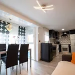 Ventanal Apartment *